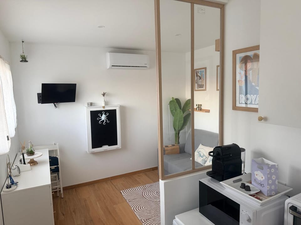 TV and multimedia, air conditioner