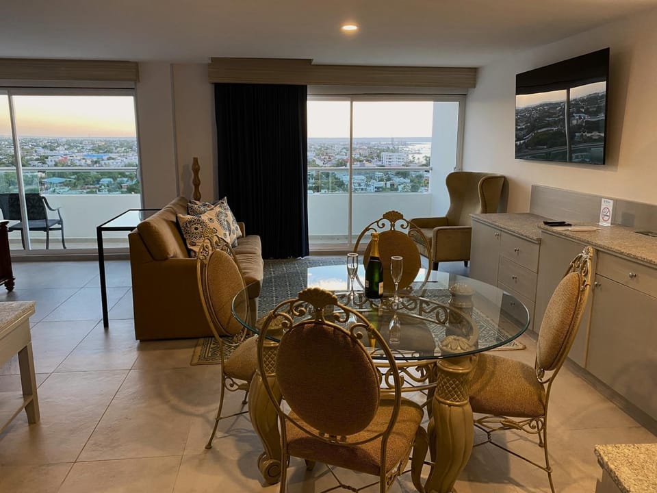 Living room, Dining area