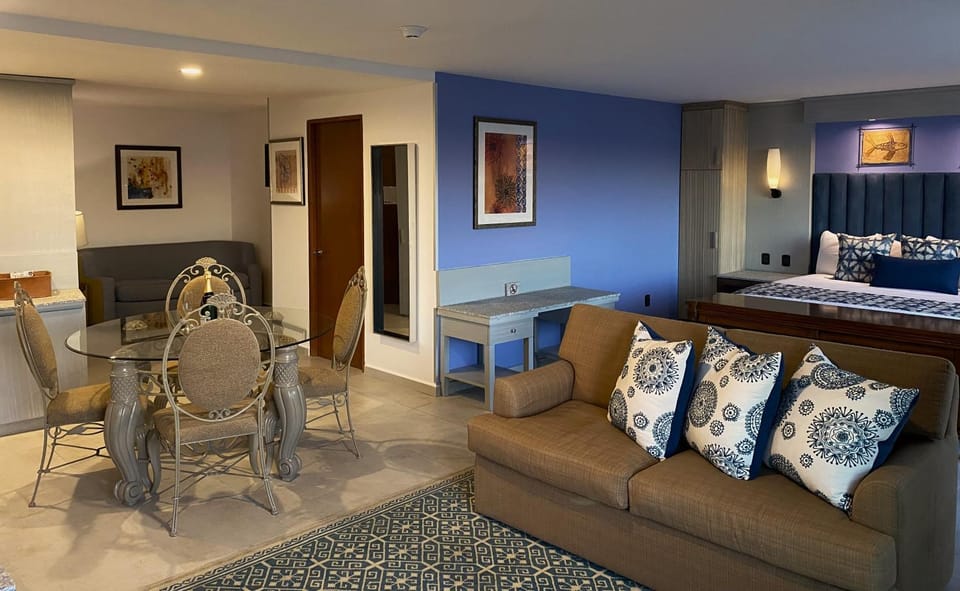 Living room, Dining area