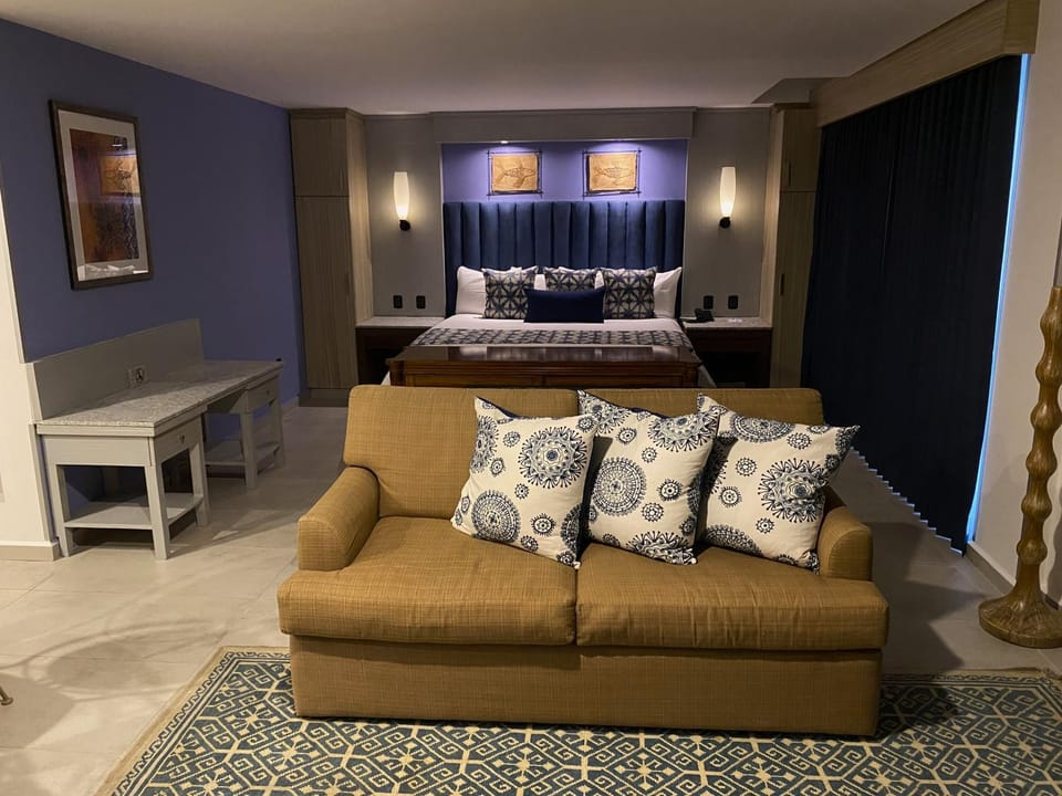 Bed, Living room