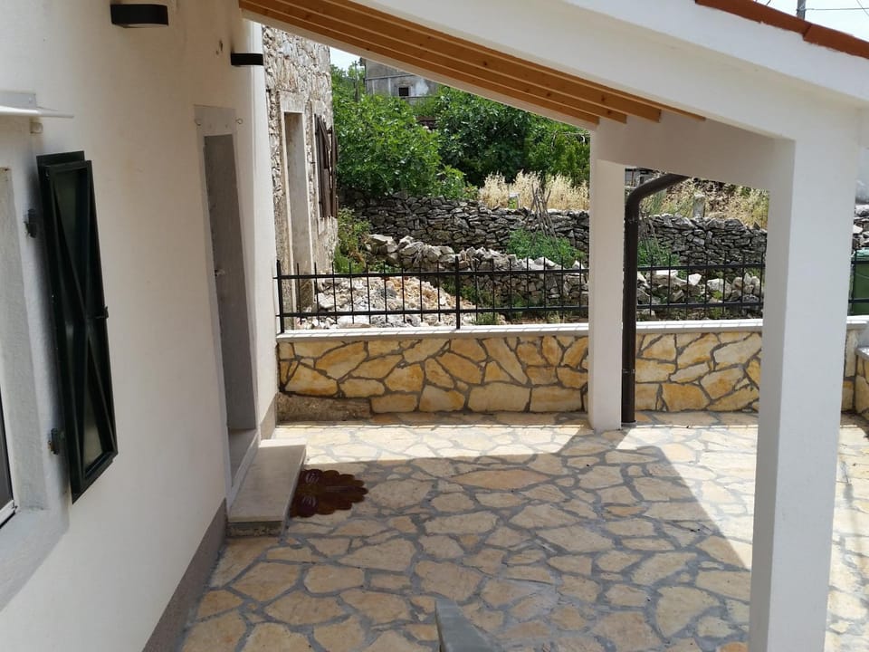 Facade/entrance, Balcony/Terrace