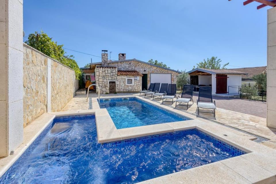Swimming pool, sunbed