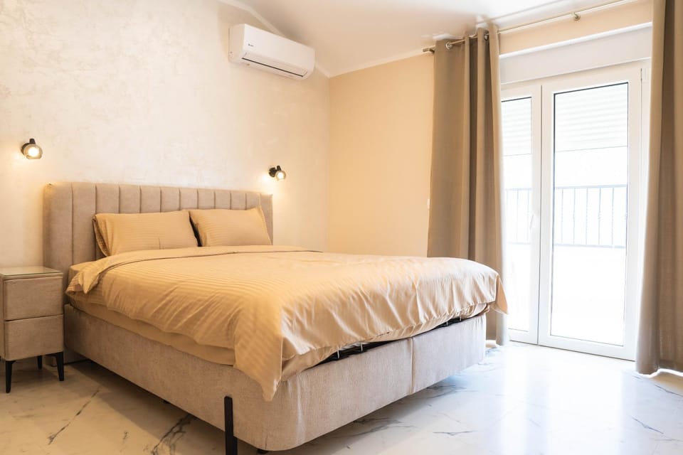 Bed, Bedroom, air conditioner