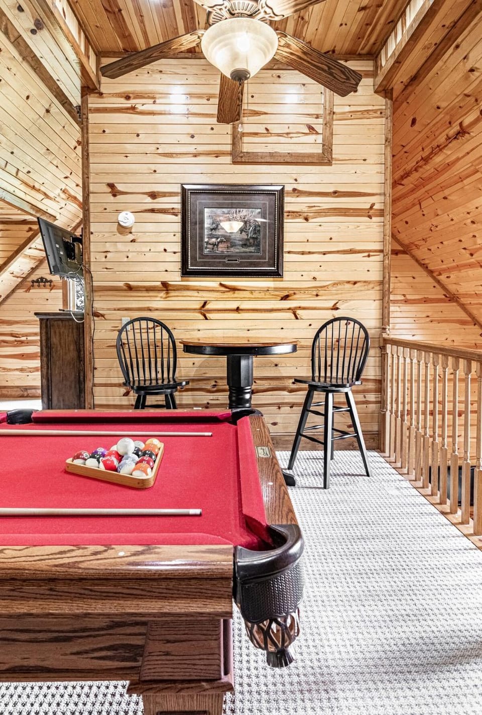Cozy Retreat in Smoky w Hot Tub & Pool Table House in Pigeon Forge