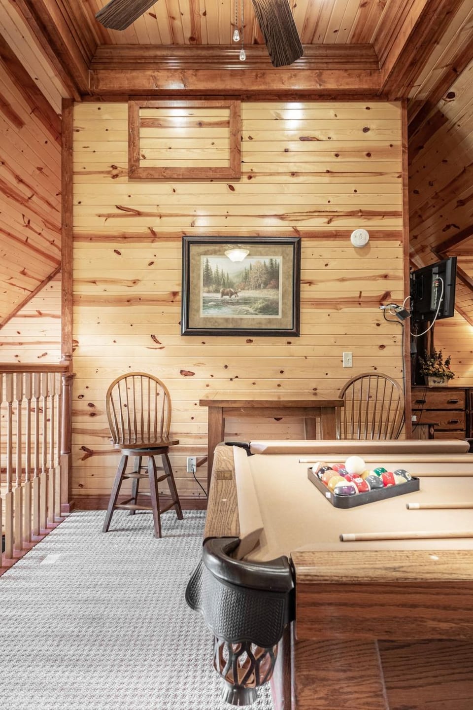 Relaxing Cabin W Hot tub Pool Table and Grill Cabin in Pigeon Forge