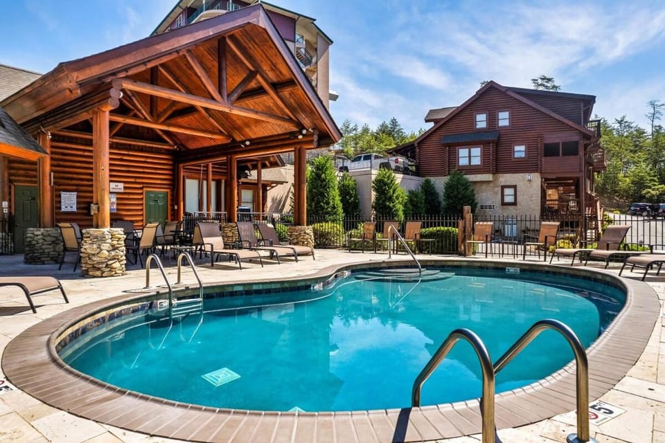 Cozy Cabin Near Smoky w Resort Pool & Grill Cabin in Pigeon Forge