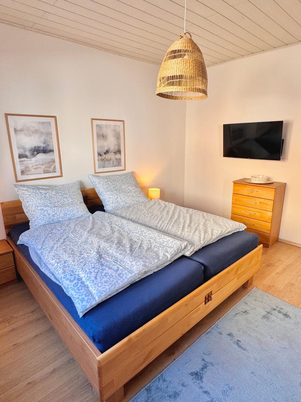 Bed, TV and multimedia, Photo of the whole room, Evening entertainment, Bedroom