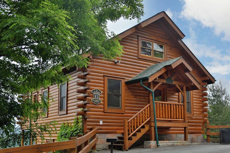 Cozy Getaway w View Pool Table Arcade & Hot tub House in Sevier County