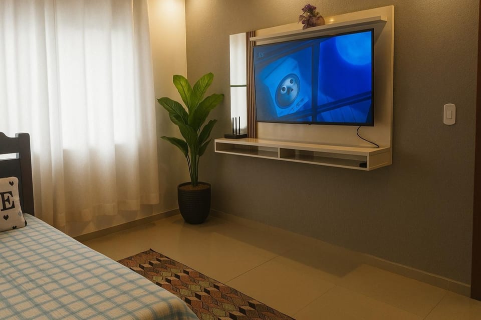 Communal lounge/ TV room, Bed, TV and multimedia, Bedroom