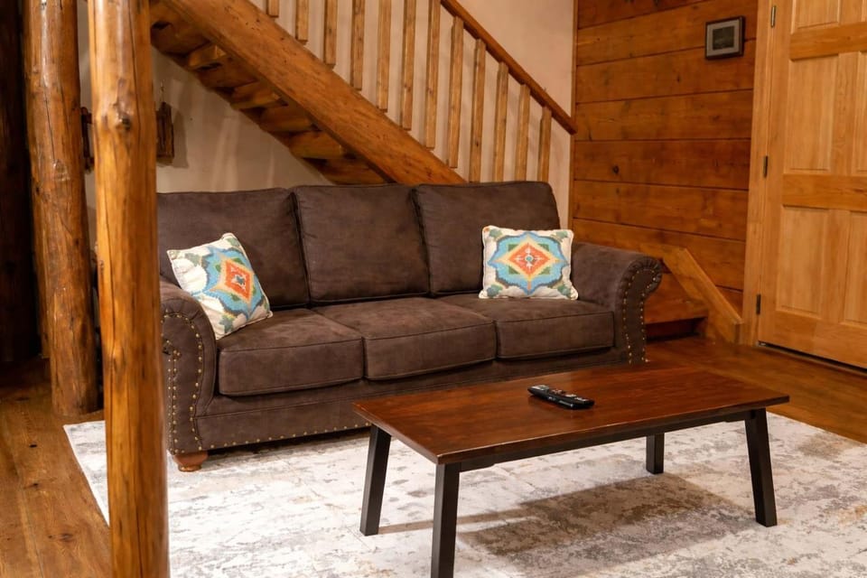 Smoky Mountain Retreat with Game Room Firepit House in Sevierville