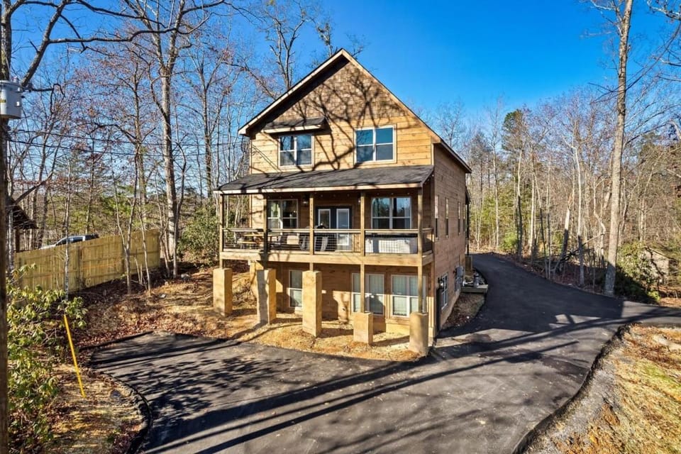 Charming Hideaway with Private Pool Hot Tub & Views House in Gatlinburg