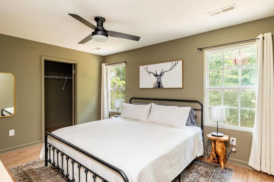 Comfortable Escape near Dolly w Hot Tub House in Sevierville