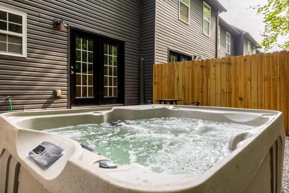 Inviting Retreat W PrivateHot Tub & Arcade House in Sevierville