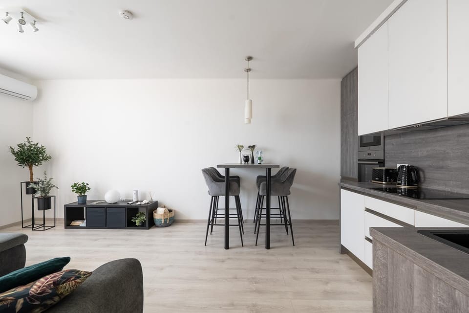 Kitchen or kitchenette, Living room, Seating area, Dining area, air conditioner