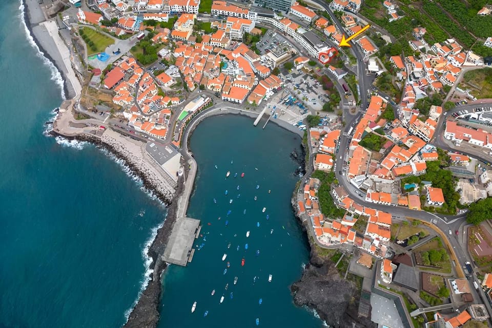 Property building, Nearby landmark, Day, Neighbourhood, Natural landscape, Bird's eye view, Beach, City view, Sea view, Street view, Location
