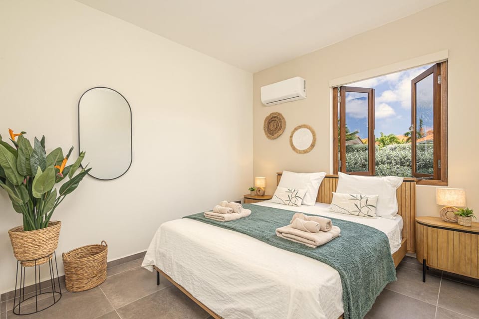 Bed, Photo of the whole room, Bedroom, towels, air conditioner
