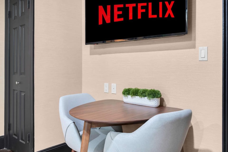 TV and multimedia, Dining area