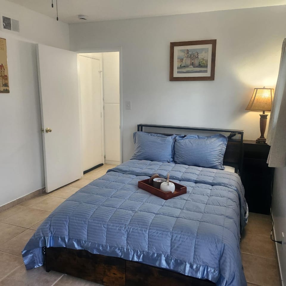 Cozy & Private Room in Goleta Bed and Breakfast in Goleta
