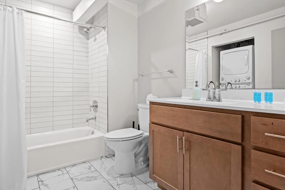 Chic and Comfy Unit w Free Parking Medical District Apartment in Jefferson County