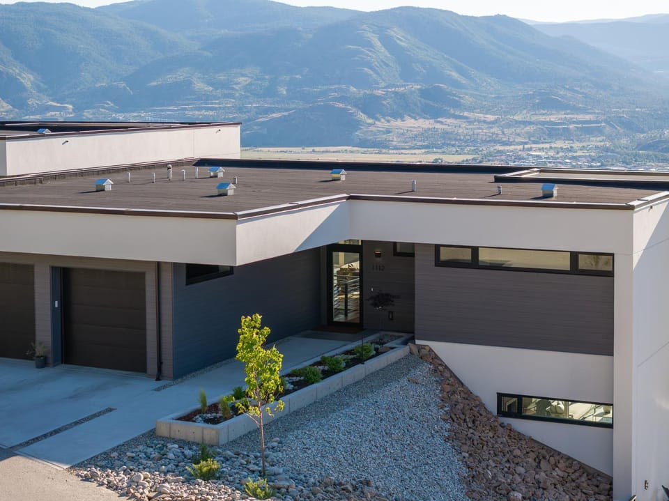 Property building, Day, Natural landscape, View (from property/room), Mountain view