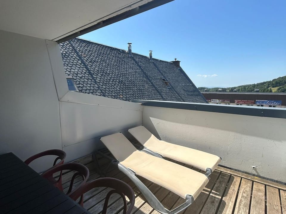 Appartement confort pour 4/6 pers. au cœur de la station avec terrasse - FR-1-814-140 Apartment in Besse-et-Saint-Anastaise