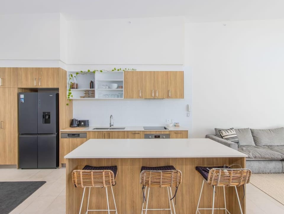 Kitchen or kitchenette, Dining area, oven, stove