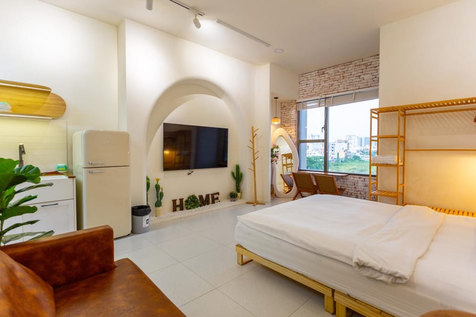Communal lounge/ TV room, Bed, TV and multimedia, Living room, Photo of the whole room, Seating area, Evening entertainment, Bedroom, air conditioner