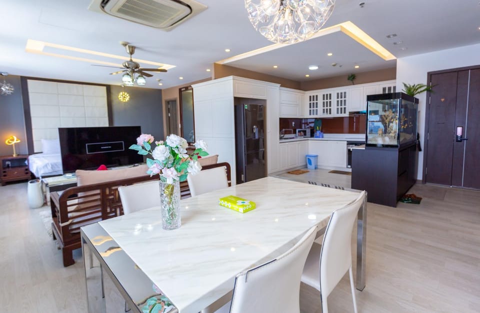 TV and multimedia, Kitchen or kitchenette, Living room, Seating area, Dining area, fireplace, minibar, oven, pet friendly, stove, air conditioner