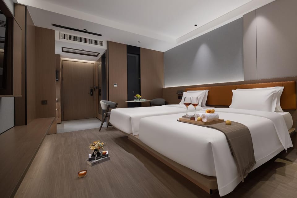 Photo of the whole room, Bedroom