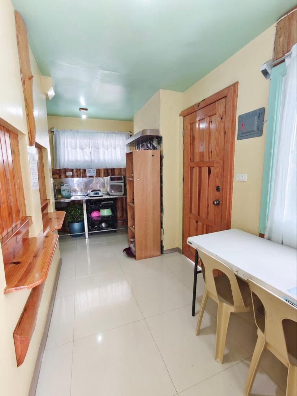 Coffee/tea facilities, Kitchen or kitchenette, Dining area