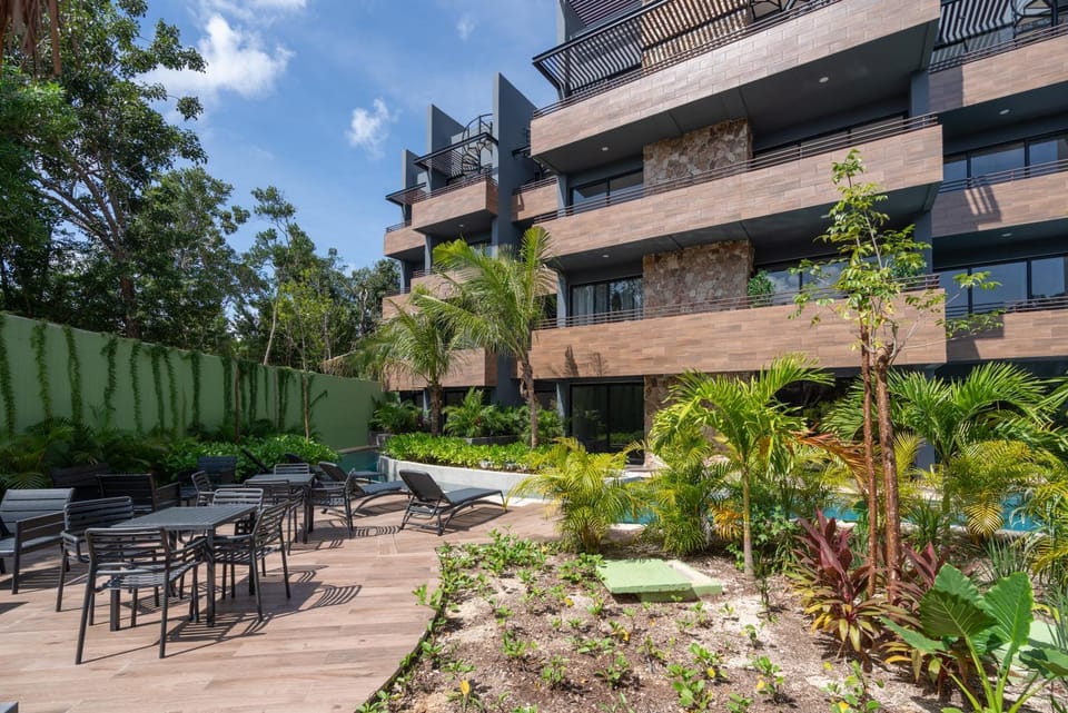 Paramar Black Apartment in Tulum