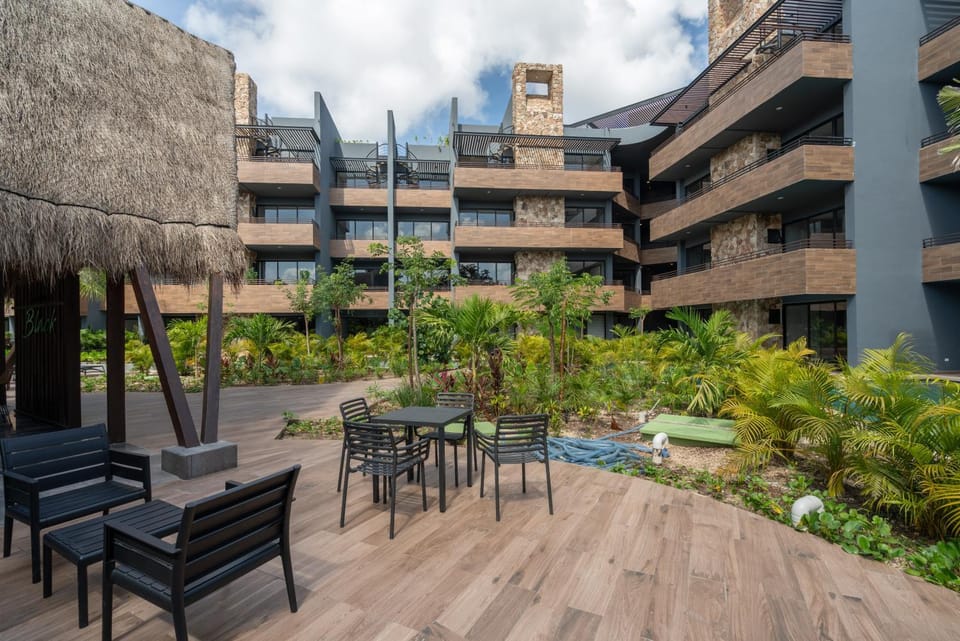 Paramar Black Apartment in Tulum