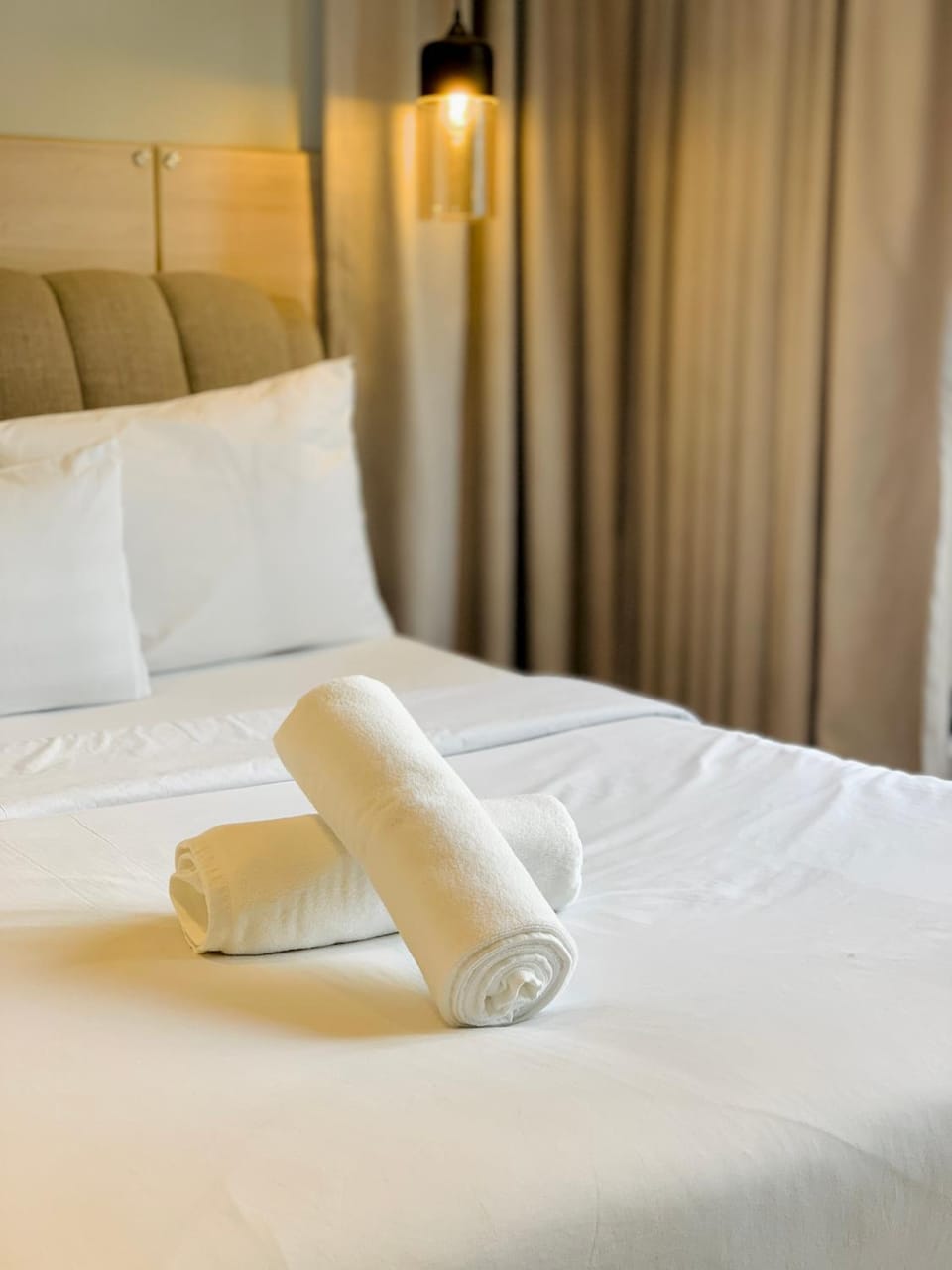 Bed, Photo of the whole room, Bedroom, towels
