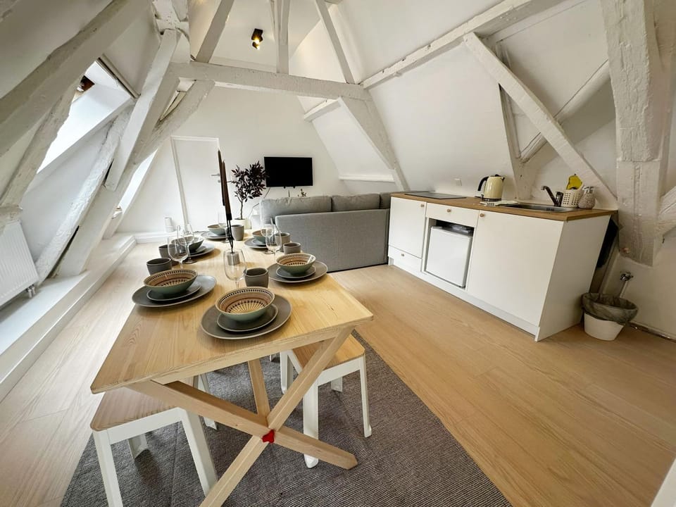 Kitchen or kitchenette, Dining area, Food, stove