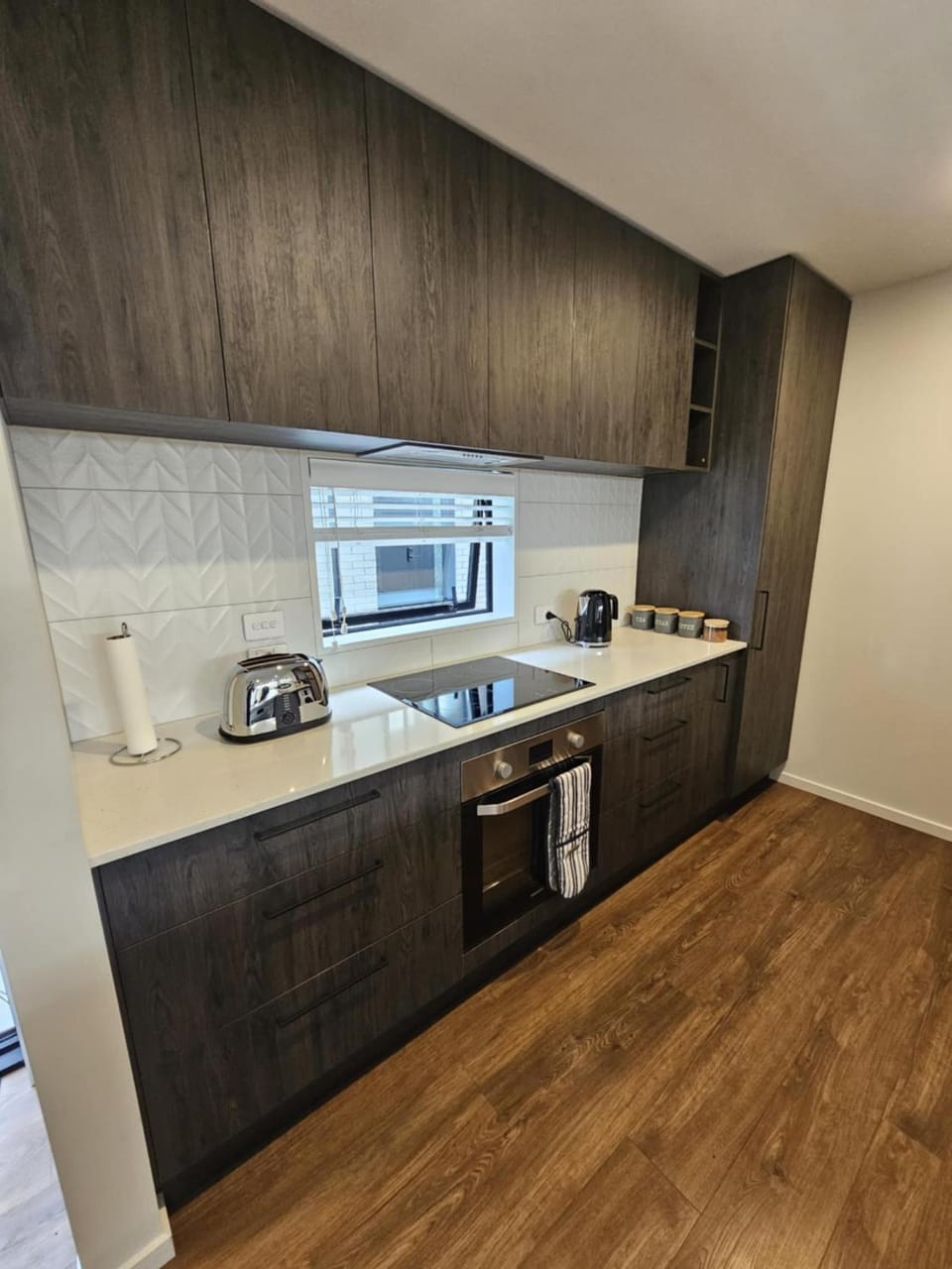 Coffee/tea facilities, Kitchen or kitchenette, dishwasher, oven, stove, toaster