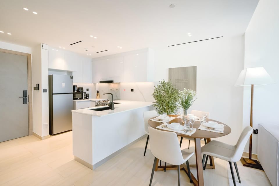 Kitchen or kitchenette, Dining area, microwave, oven, stove, toaster