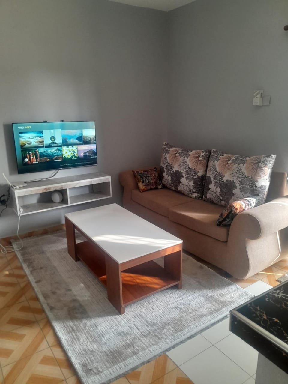 Communal lounge/ TV room, TV and multimedia, Living room, Seating area, Evening entertainment