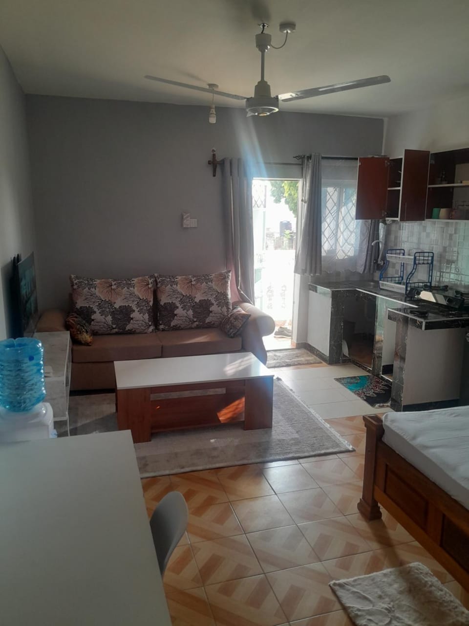 Kitchen or kitchenette, Living room, Seating area, oven