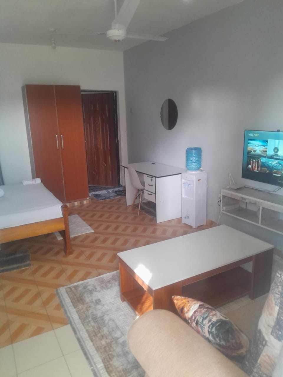 Communal lounge/ TV room, Bed, TV and multimedia, Living room, Photo of the whole room, Seating area, Dining area, Evening entertainment, Bedroom, hair dresser
