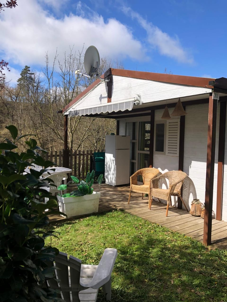 Chalet familial style Bali dans camping avec piscine ouverte l'été Chalet in Auvergne-Rhône-Alpes