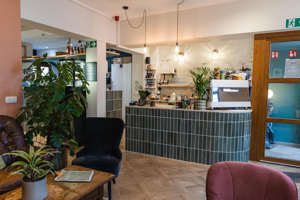 Coffee/tea facilities, Seating area