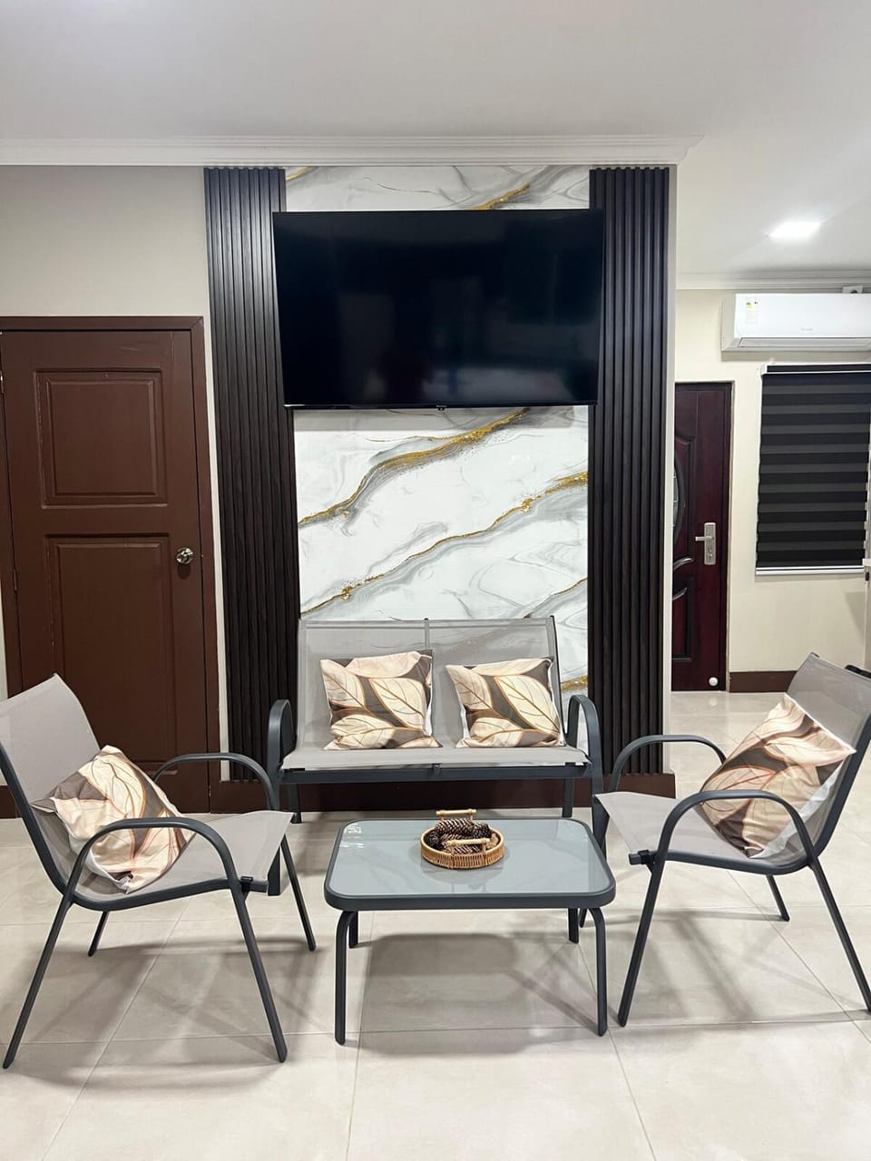 TV and multimedia, Living room, Evening entertainment