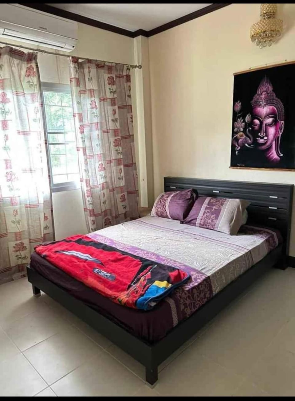 Bed, TV and multimedia, Photo of the whole room, Bedroom