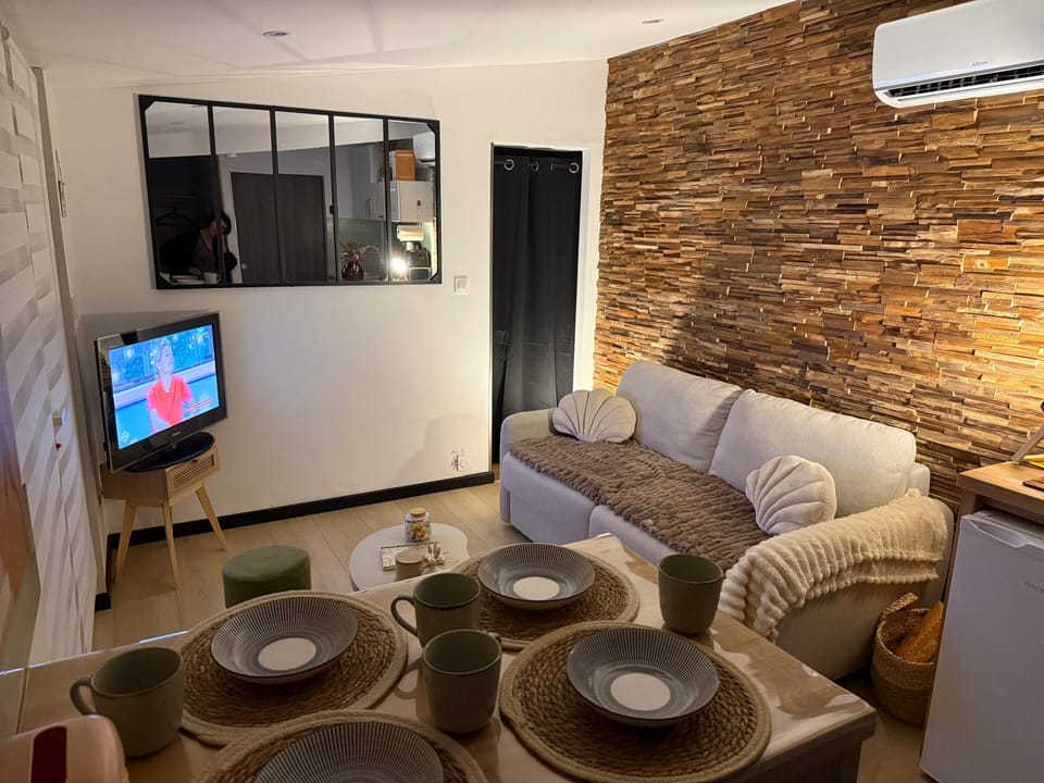 Superbe cocon chic, clim et terrasse privée, déco soignée Apartment in Bourgogne-Franche-Comté