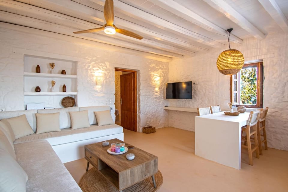 Agnanti Mountain & Sea Hideaway Apartment in Decentralized Administration of the Aegean