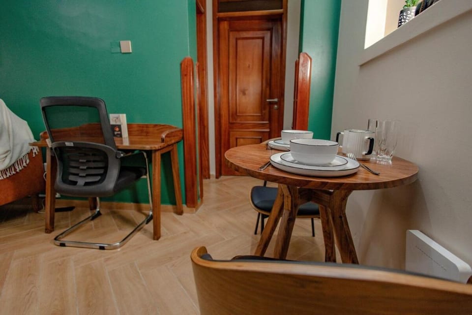 Seating area, Dining area