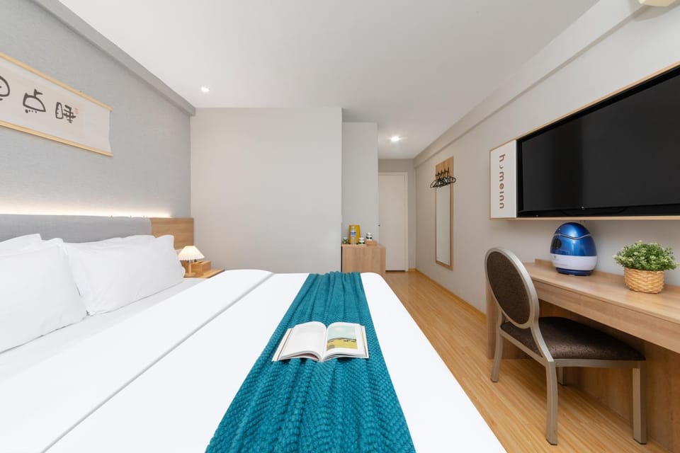 Home Inn Yellow Crane Tower Tanhualin Huayi Select Hotel Hotel in Wuhan