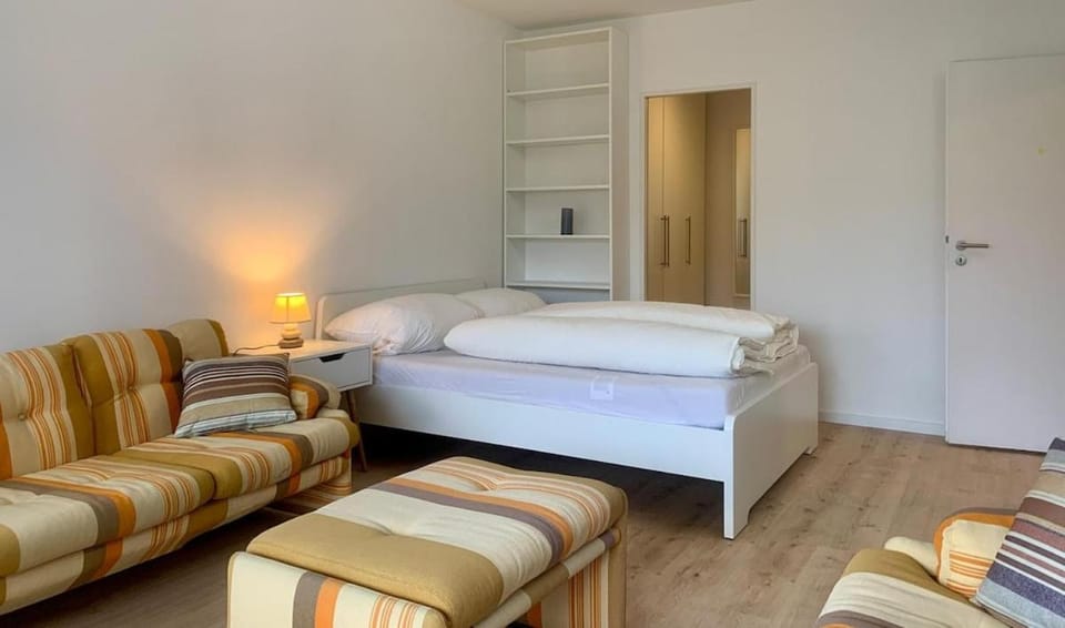 Central flat with 3 bedrooms and free parking space Apartment in Munich