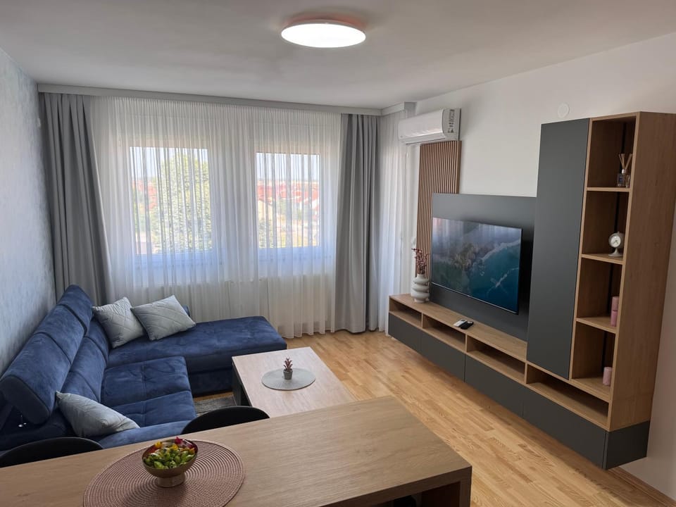 Communal lounge/ TV room, TV and multimedia, Living room, Seating area