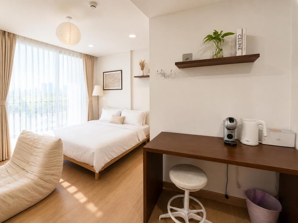 Luxury Resort vibes-5mins walk BTS Ekkamai Apartment in Bangkok